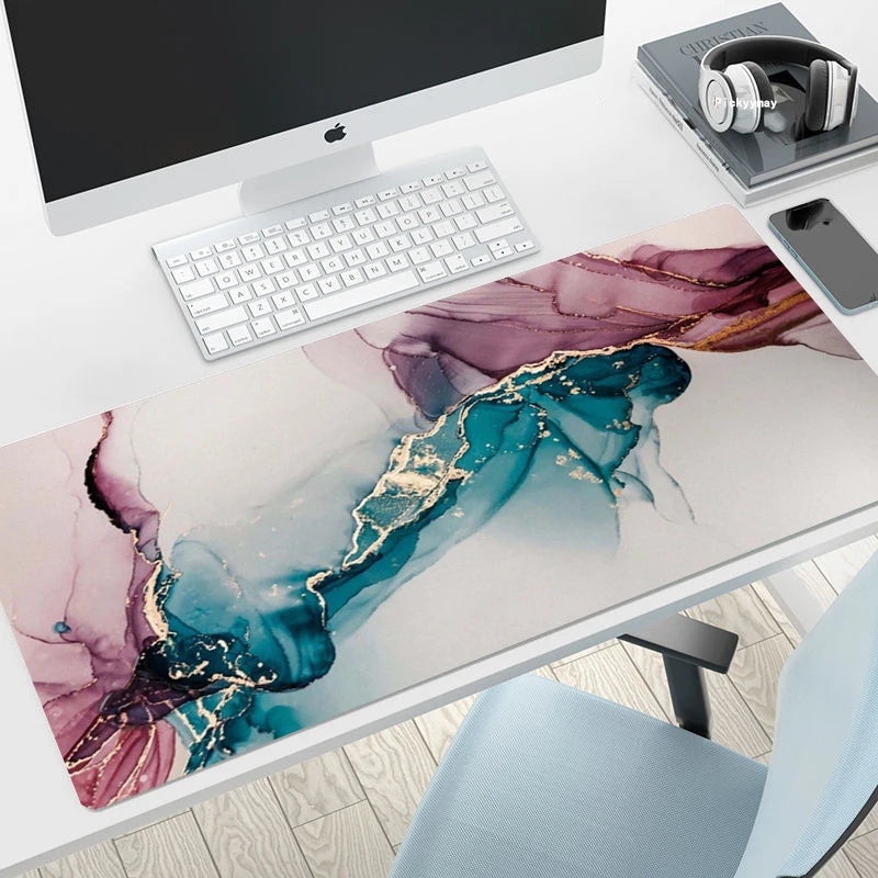 Gaming Mousepad mit eleganten Gold-Akzenten
